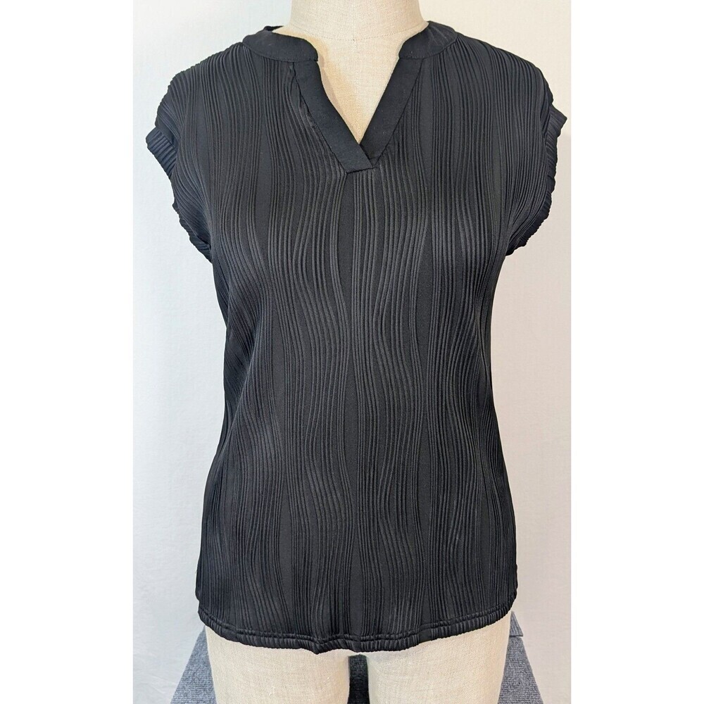 B. Collection Black Pleated Plissé V-Neck Cap Sleeve Top Large